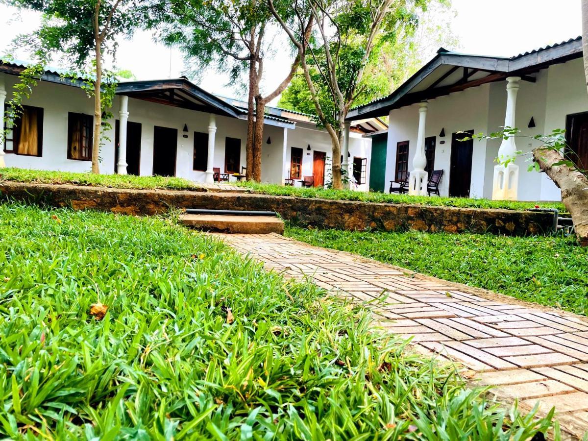 Kingfisher Resort Sigiriya Exterior foto