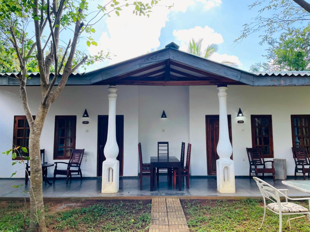 Kingfisher Resort Sigiriya Exterior foto