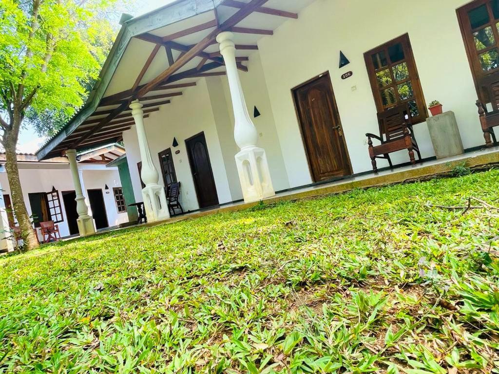 Kingfisher Resort Sigiriya Exterior foto