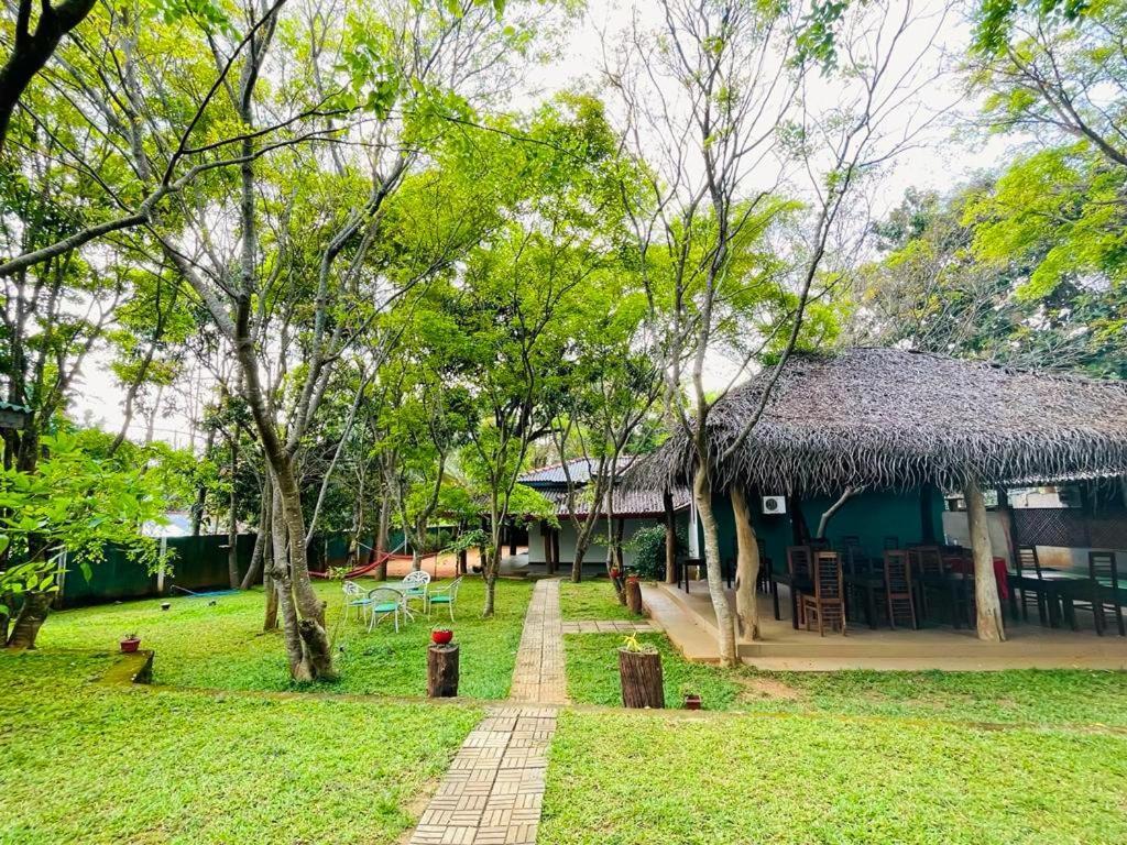 Kingfisher Resort Sigiriya Exterior foto